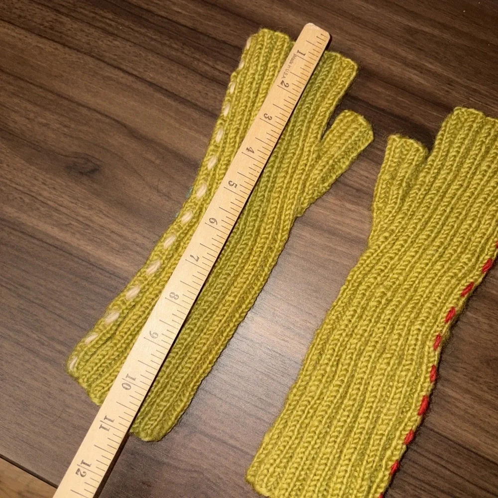 Tara 100% Handspun Wool Hand Warmer Fingerless Mitten Arm Sleeves Nepal Green